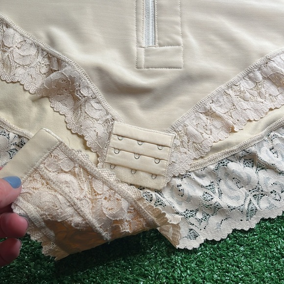 Shaperx Bodysuit Shapewear Beige with Lace SIZE X-LARGE - Picture 3 of 7